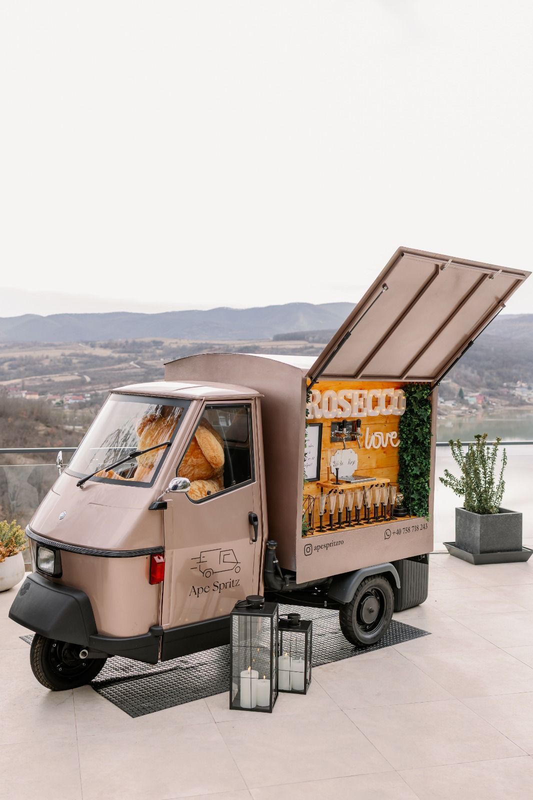 Tuktuk Ape Spritz bar mobil frizzante Hunedoara